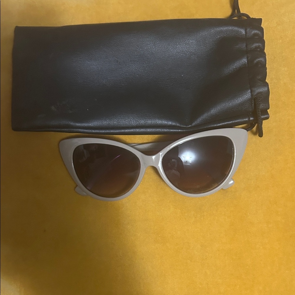 Chic Gray Cat-Eye Sunglasses